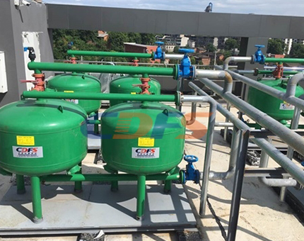 活性碳過(guò)濾器安裝現(xiàn)場(chǎng)